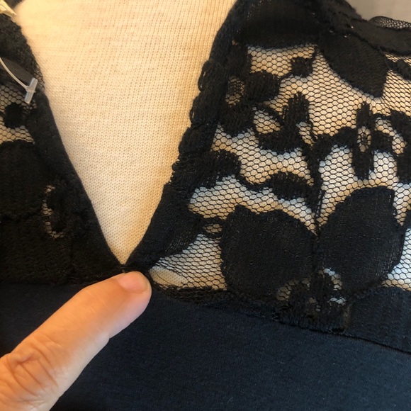 Hollister laced lined top. Size medium - Picture 9 of 10